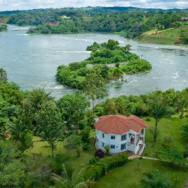 2 Bed Villa - Sleeps 6 - River Views Garden Wifi