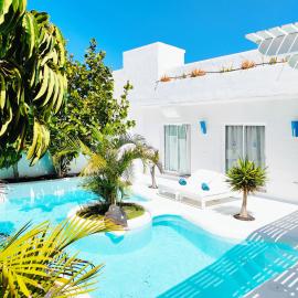 Villas Veaco Bahiazul with private pool, hotel em Corralejo