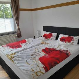 Ferienwohnung im FEWO Rosenhaus Volz, хотел в Rhauderfehn