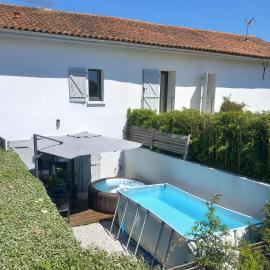 Maison de ville, Piscine, Jacuzzi et jardin privé, Hotel in Bayonne