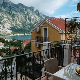 Boka Peaks Apartments, hotel in Gornji Orahovac