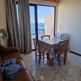 Attard Seafront Apartment 7 in Marsalforn, hotel v destinácii Żebbuġ