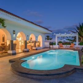 Oasis de lujo - luxury boutique villa, hotel in Costa Teguise