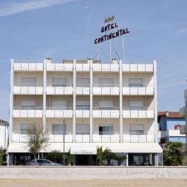 Hotel Continental، فندق في كاورلي