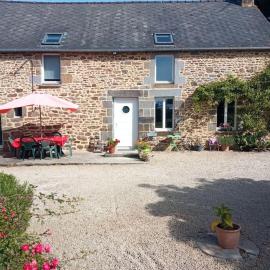 gîte Ti Mad entre saint-malo et le mont st michel, hotel en Bonnemain