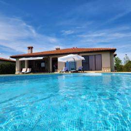 Private Villa 102 with heated pool in BlackSeaRama