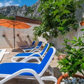 Apartment Marina Makarska - Quiet Oasis with Heated Pool & Panoramic Sea View