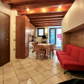 Nido tra castello e lago, hotel a Desenzano del Garda