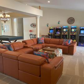 Coachella Chill: Luxury 4BR/4King Paradise Retreat, hotel u gradu Indio