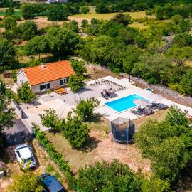 Villa Lea&Robi, khách sạn ở Unešić