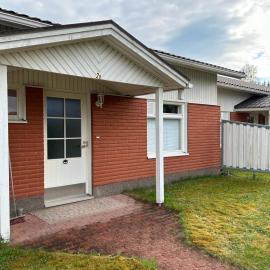 Rivitalokaksio 52m2 Sauna, Autokatospaikka, Pyykinpesukone, Ilmastointi, hotel di Seinäjoki