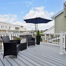 Special Beach Cottage with Deck