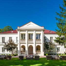 Pałac Zegrzyński, hotel i Zegrze
