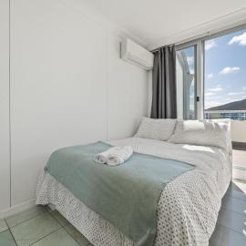 Dana-Private Room in a shared duplex Apartment -1, hotel in Canberra