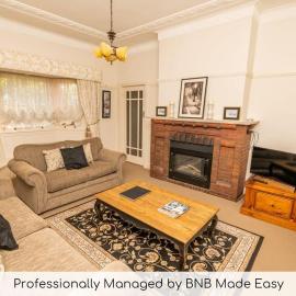 Hillside Cottage │ Comfy, Spacious, Walk to CBD & Stannies, hotel u gradu 'Bathurst'