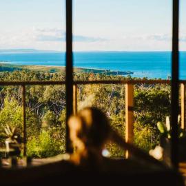 Black Wattle Coastal Retreat, hotel in Four Mile Creek
