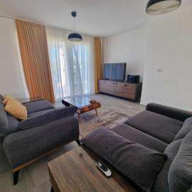 Turtle Bay Village garden 2-bedroom sea apartment, hotel in Kyrenia