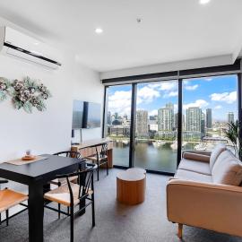 Marina Tower - 21st Floor Apt with Beautiful View
