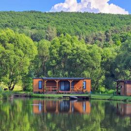 Dom na jazere, hotel di Pliešovce