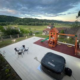 Holiday Home Ana with Sauna, Jacuzzi & Playground, hotel em Veliki Komor