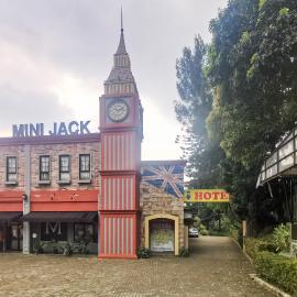Hotel Container Inn Puncak Mitra RedDoorz, hotel v destinaci Gadok 1
