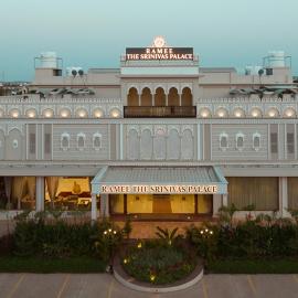 Ramee The Srinivas Palace, khách sạn ở Bhuj