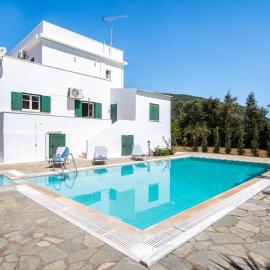 Secret Garden Villa-3BD, Pool & BBQ in Chalikounas, Hotel in Halikounas