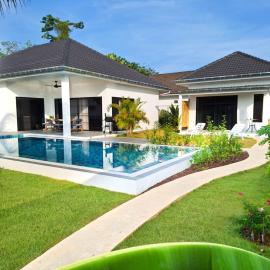 Villa et Bungalow Baan Joan Khao Lak, hotel in Khao Lak