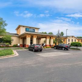 Clarion Inn & Suites Indianapolis Northwest, hotel di Zionsville
