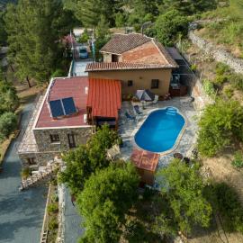Fikardou Chalets、Phikardhouのホテル