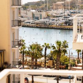 Stuart Rooms Gzira Promenade, hotelli kohteessa Il-Gżira