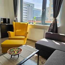 Trendy & Quiet Urban Oasis Flat