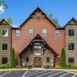 The Big Oak Lodge by Stony Brook Cabins