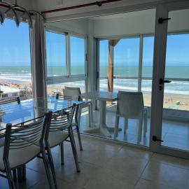 Exclusivo departamento frente al mar