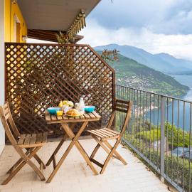 EnjoyIseoLake - Sussurro Di Corrente - cozy studio flat with Lake view, hotel a Fonteno