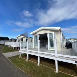 Arne View - Rockley Park، فندق في Hamworthy