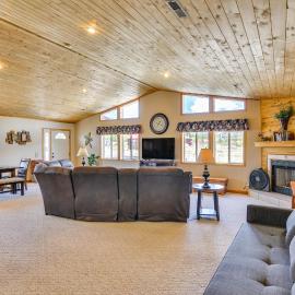 Spacious Buena Vista Home w/ Fire Pit Near Skiing!, hotel in Buena Vista