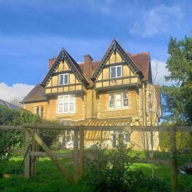 Lovely 3 bed condo, hotell i Reigate