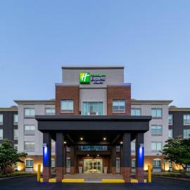 Holiday Inn Express Hotel & Suites Woodbridge by IHG, ξενοδοχείο σε Γούντμπριτζ