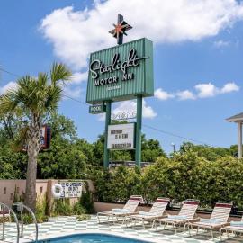 The Starlight Motor Inn, hotel in Charleston