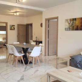 Flat 1 Central Apartment in Swieqi, hotel in Is-Swieqi