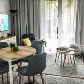 Apartament ,szeregowy domek obok lasu z tarasem i dwoma sypialniami , 800 metrów od plaży