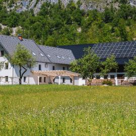 Domačija Log v Bohinju, hotel in Bohinjska Bistrica