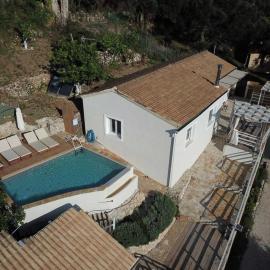 Kalyva Country House , private access to a family beach, hotel en Benitses