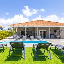 Villa Nisa - HOMEofEase - Villapark Fontein, hotel in Fontein