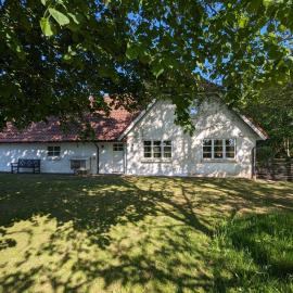 Family-Friendly Coastal Cottage, hotel u gradu 'Henne'