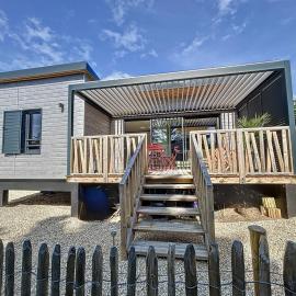 Chalet cozy à Jullouville - 4 pers, piscine chauffée, proche plage et commerces - FR-1-361-538, hotel in Jullouville-les-Pins