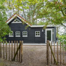 PRIVÉ IN EEN BOSRIJKE OMGEVING Welkom bij gastenverblijf het ontsnapte schaap in Jubbega
