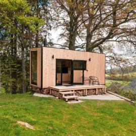 cozy Black Forest Tiny House close to lake, hotell sihtkohas Schluchsee