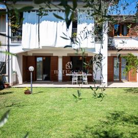 Natuscia Trevignano - Francesconi Villa with Garden, hotel a Trevignano Romano